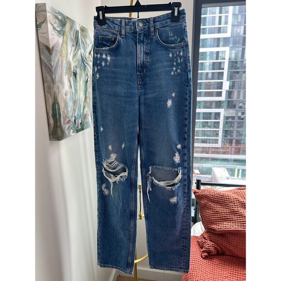 H&M Denim - H&M | High-Rise 90’s Straight Leg Distressed Jeans | Size 2